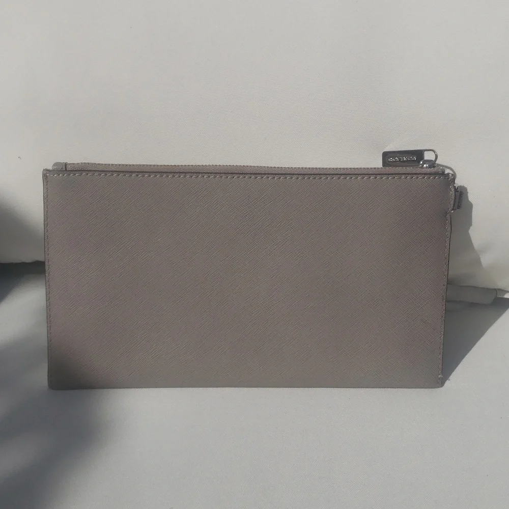 💜Michael Kors Gray Studded Wristlet